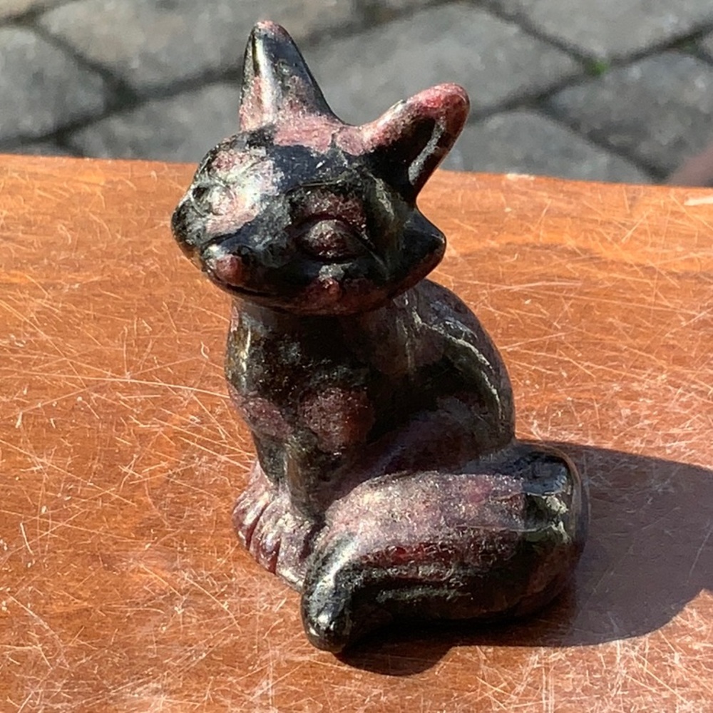 GARNET HAND CARVED FOX